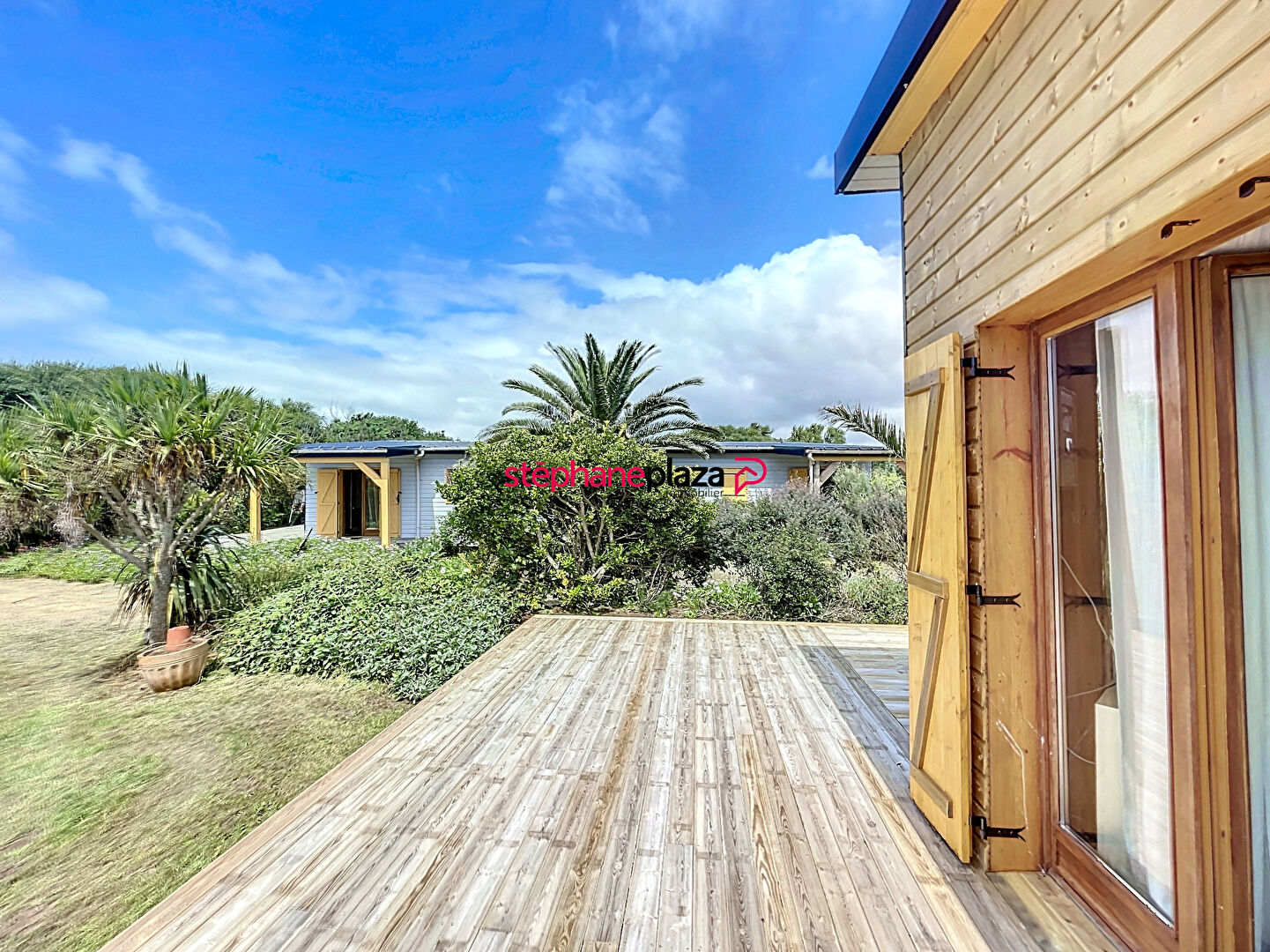 Photo LA TORCHE - Propriété composée de 3 chalets en bois image 3/6