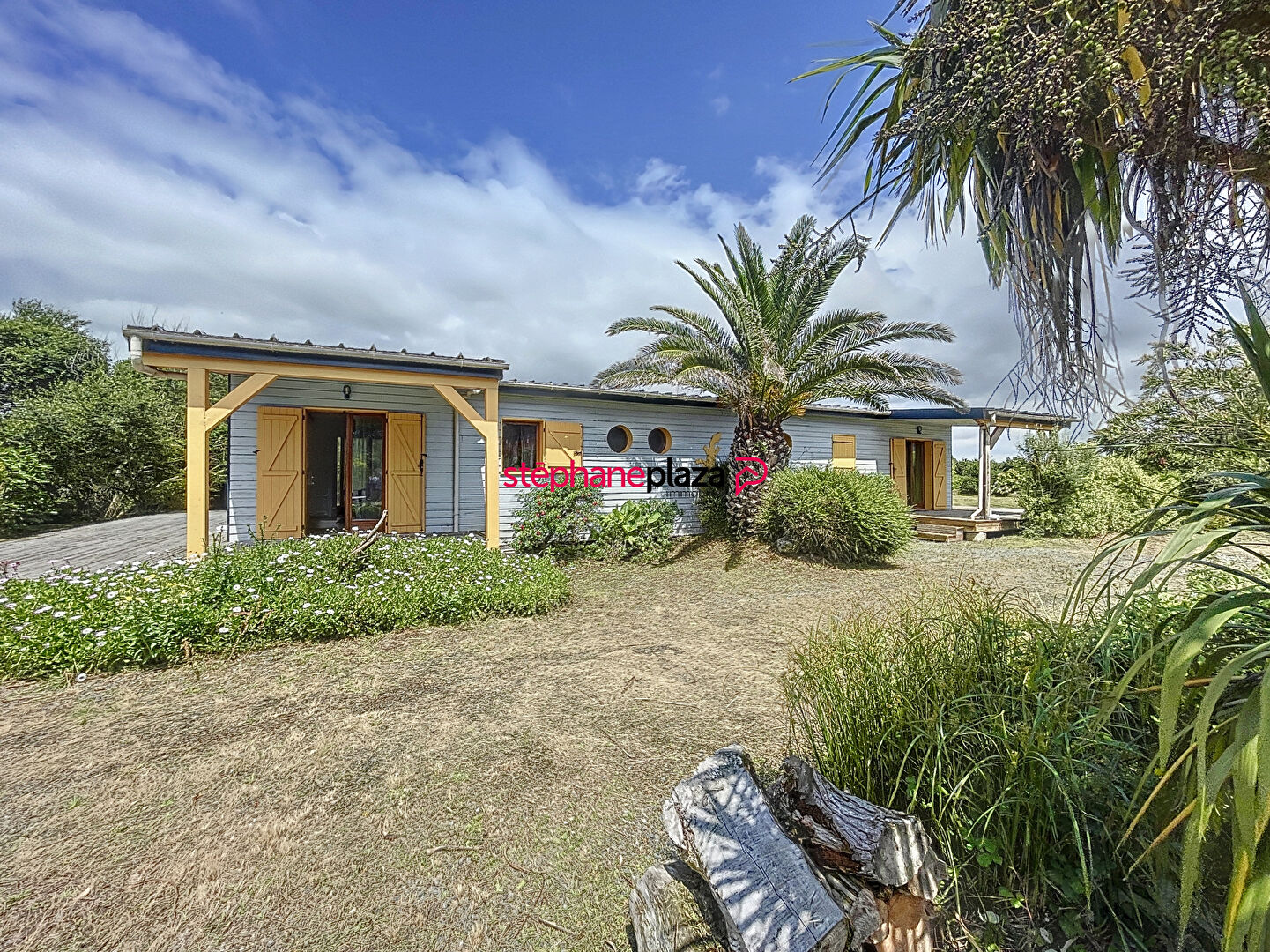 Photo LA TORCHE - Propriété composée de 3 chalets en bois image 4/6