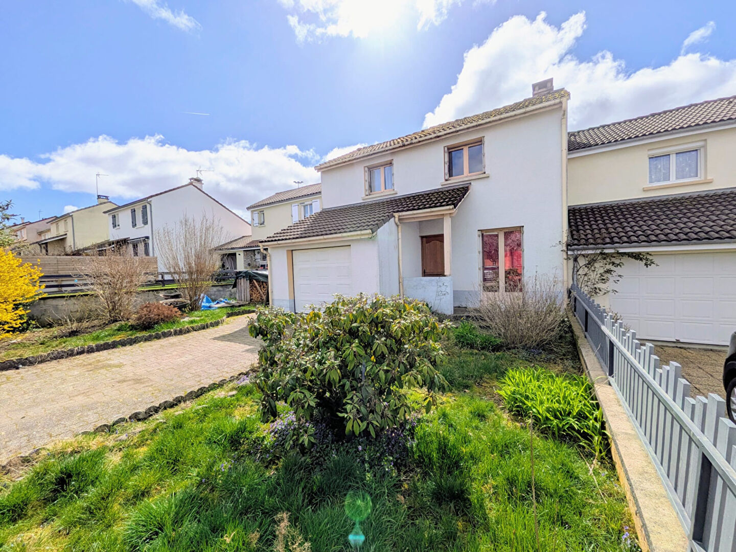 Maison Naucelles - 3 chambres - 86 m2 - Garage -Terrain