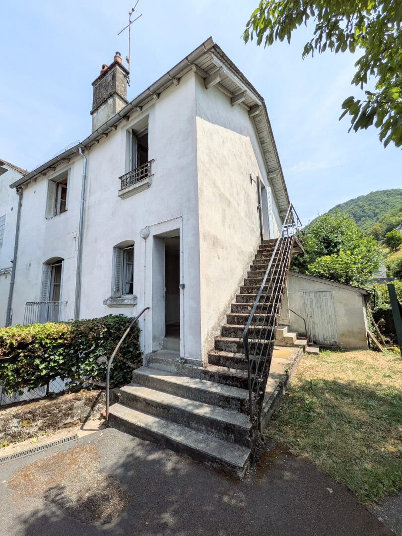 Maison Vic Sur Cere 6 pièce(s) 80 m2