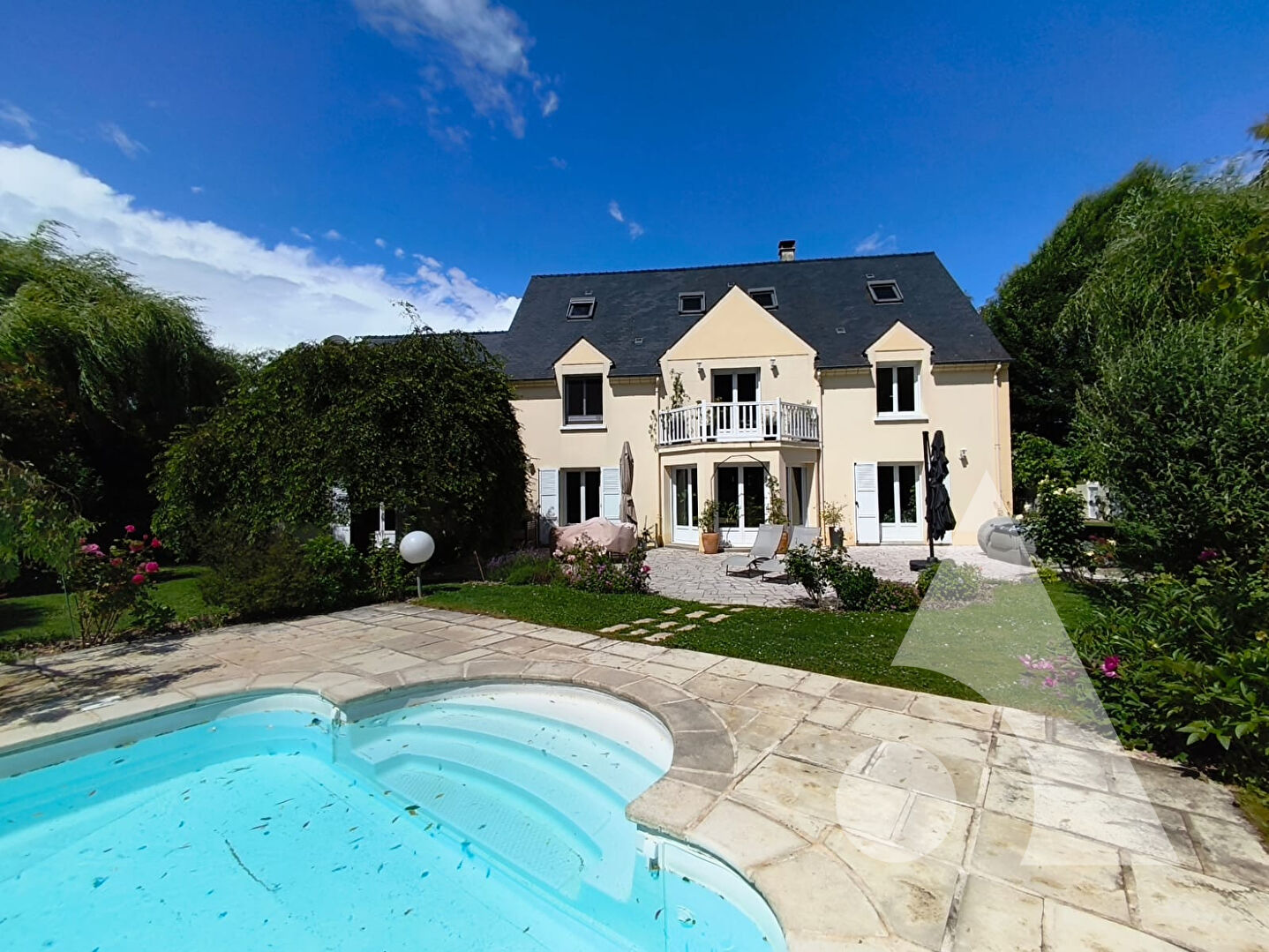 PROPRIETE 6 CHAMBRES / JARDIN AVEC PISCINE ET GARAGE