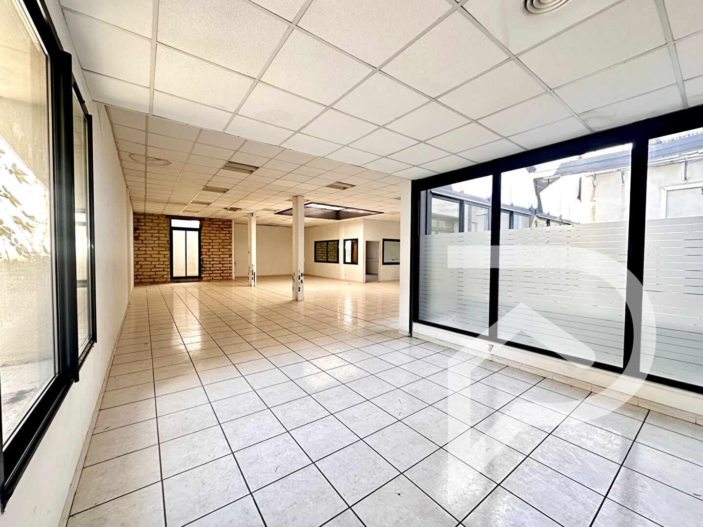 À LOUER  Bureaux de 360 m² à Sète