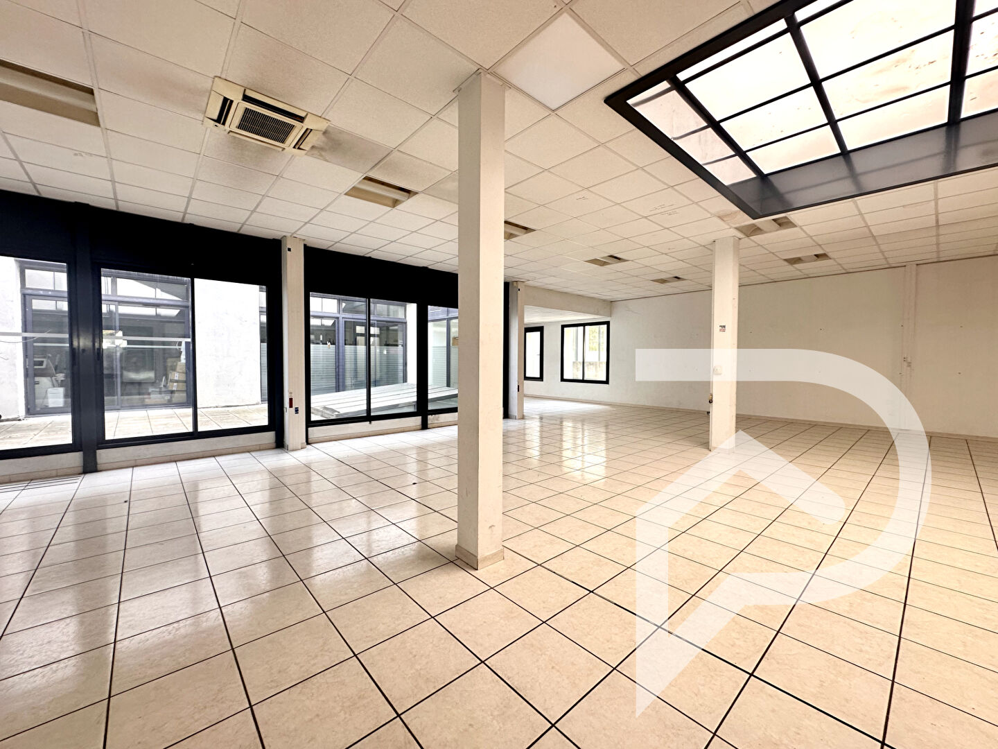 Photo À LOUER  Bureaux de 360 m² à Sète image 3/6