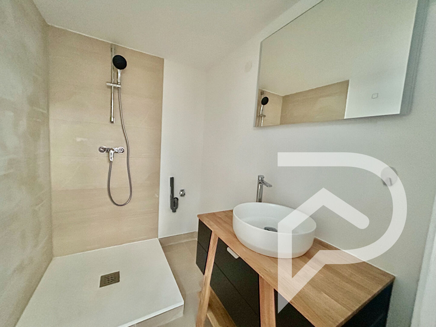 Photo LOFT Sete Centre ville 4 pièces 147 m2 image 2/4