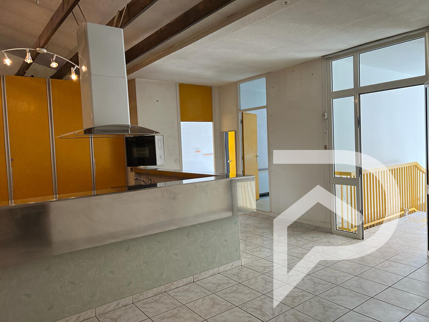 Photo Appartement Spacieux et Lumineux de 280 m² avec Petit Jardin et Garage à Sète image 1/6