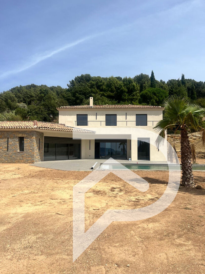 Photo Villa d'architecte de 209 m² - 5 pièces image 2/6