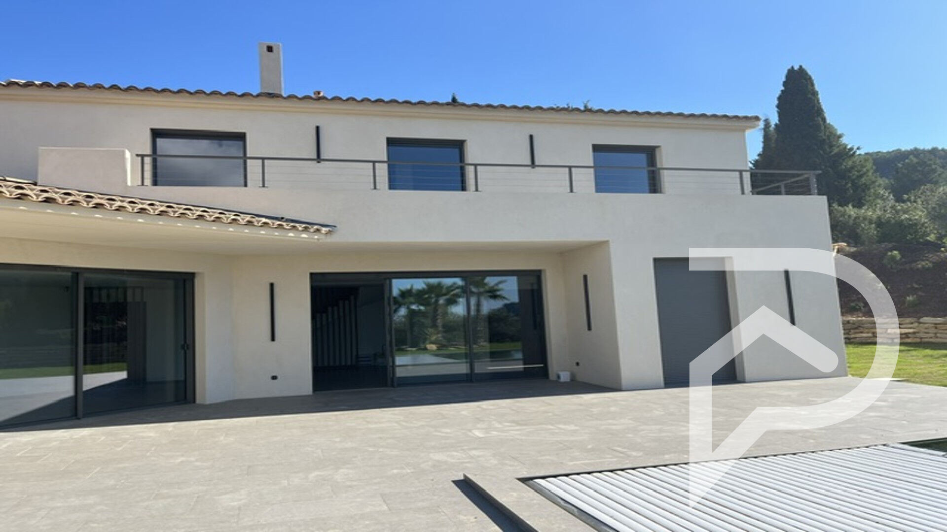 Photo Villa d'architecte de 197 m² au coeur d'un havre de paix entre Cassis et Bandol image 2/6