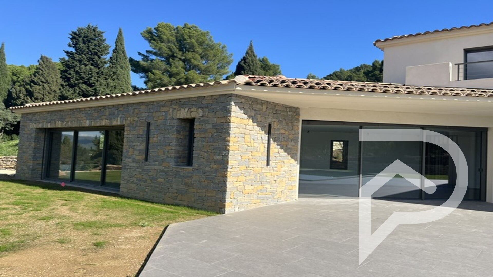 Photo Villa d'architecte de 197 m² au coeur d'un havre de paix entre Cassis et Bandol image 3/6