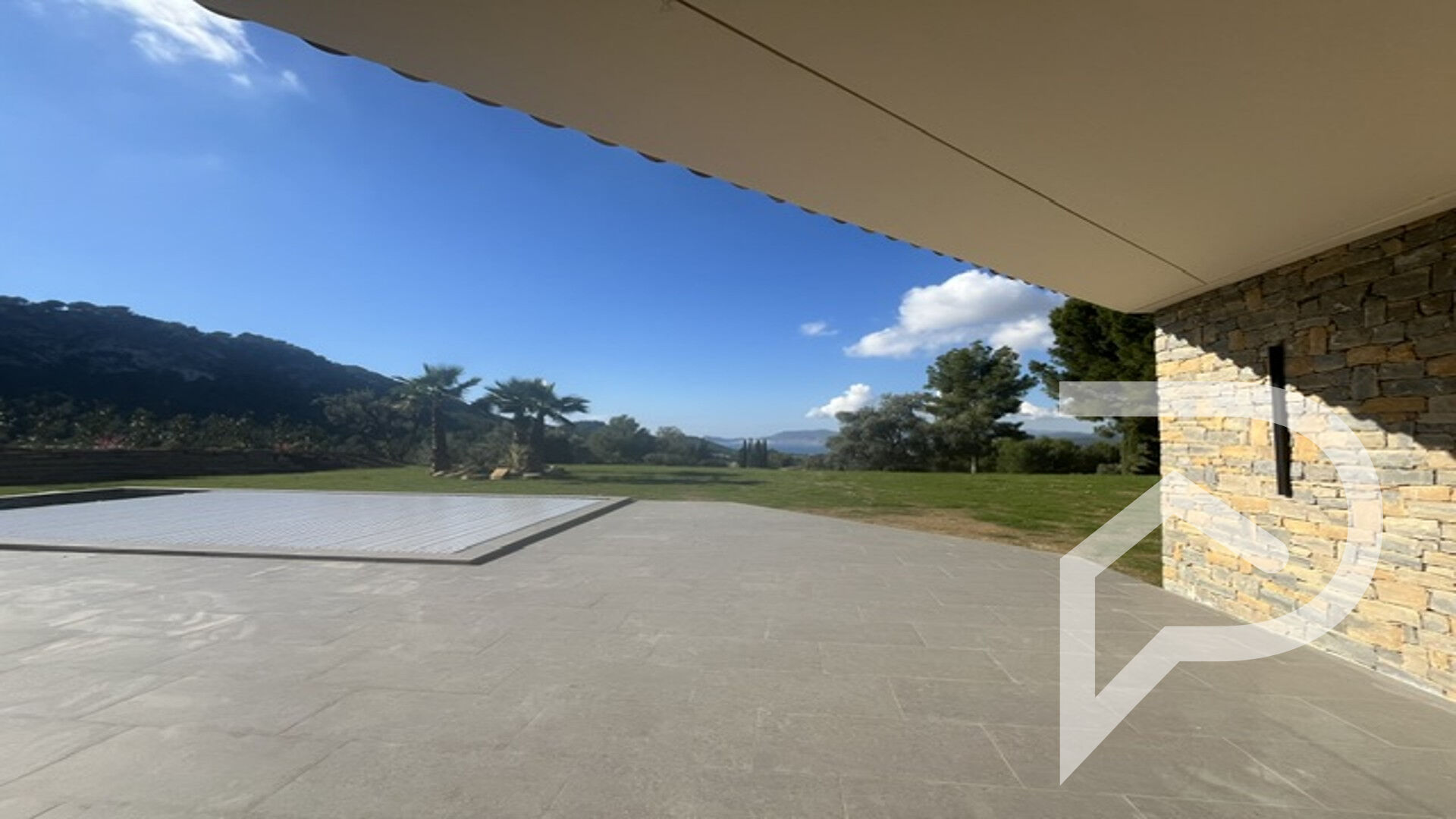 Photo Villa d'architecte de 197 m² au coeur d'un havre de paix entre Cassis et Bandol image 4/6