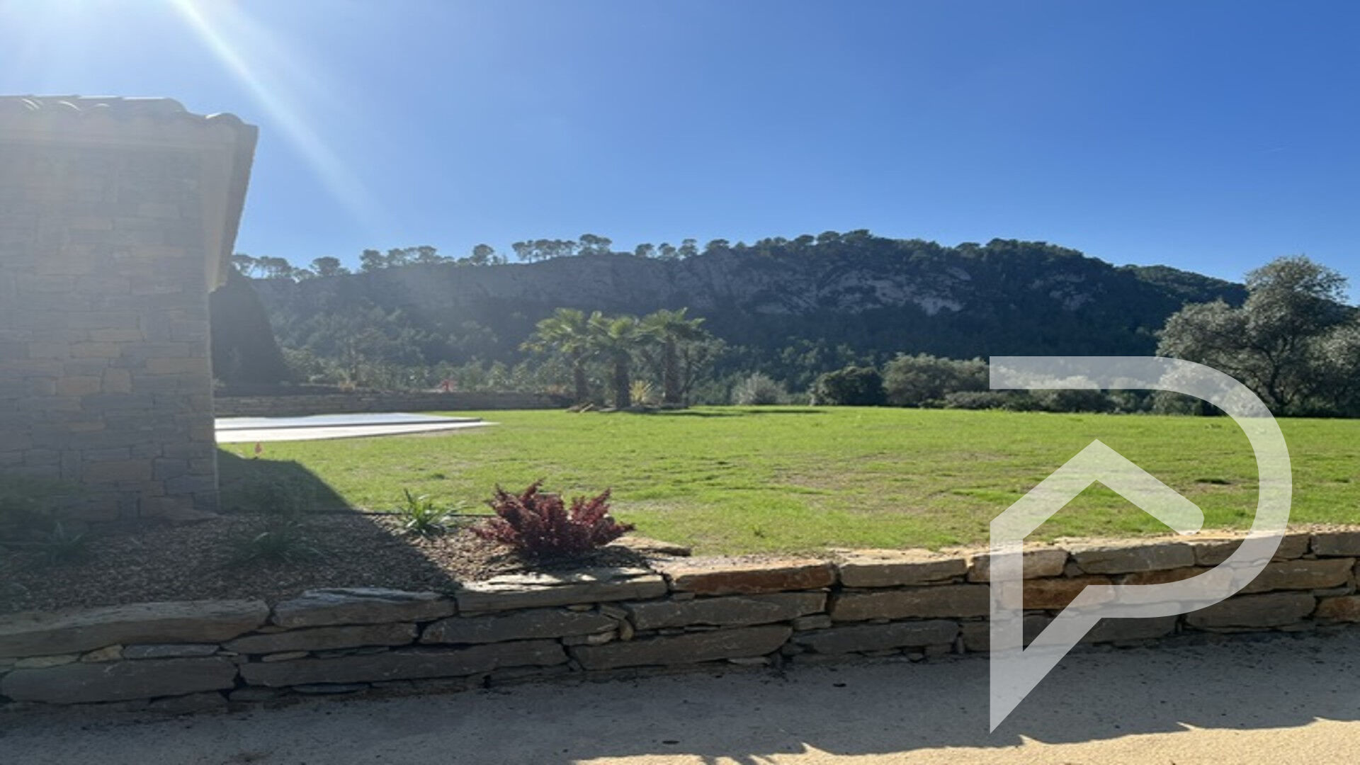 Photo Villa d'architecte de 197 m² au coeur d'un havre de paix entre Cassis et Bandol image 6/6