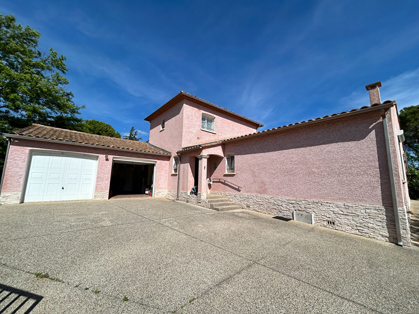 Photo Villa Villeveyrac 5 pièce(s) 152.83 m2 avec double garage image 2/6