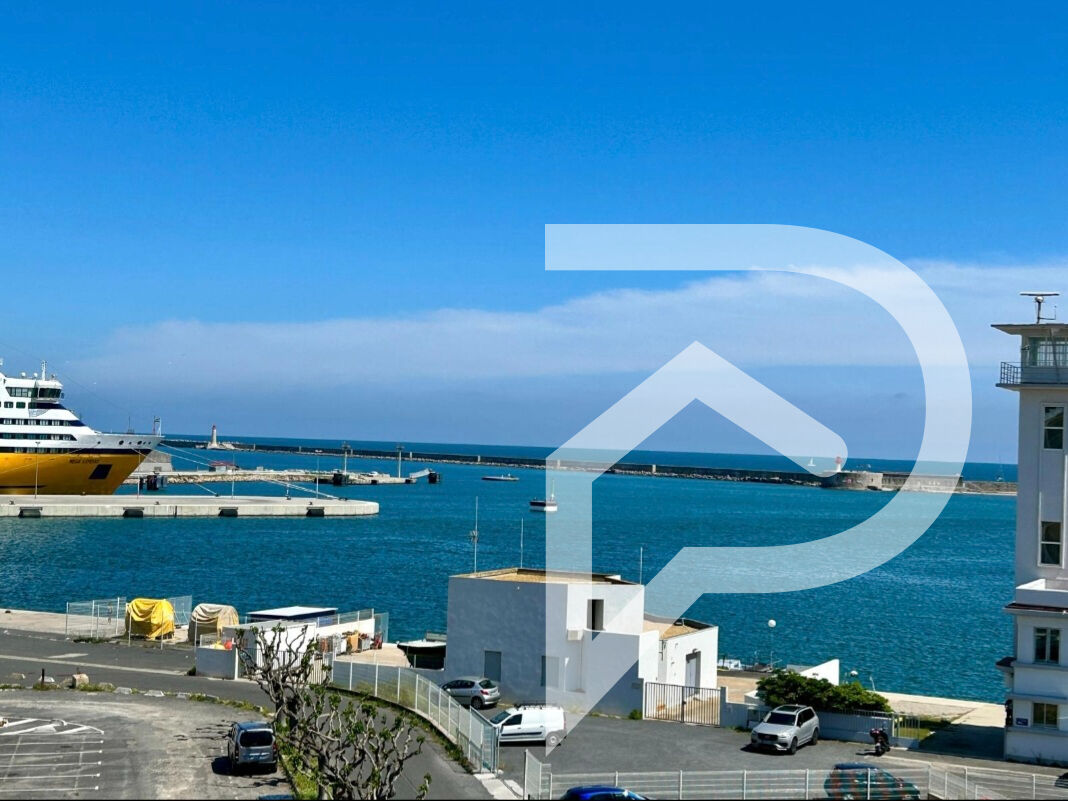 Appartement Sete 3 pièce(s) 102 m2 vue mer avec ascenseur et terrasse