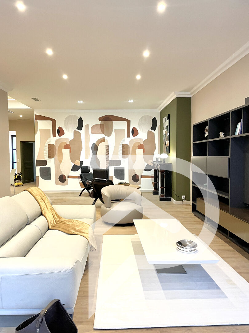 T4 de très bon standing 158 m2 coeur de ville