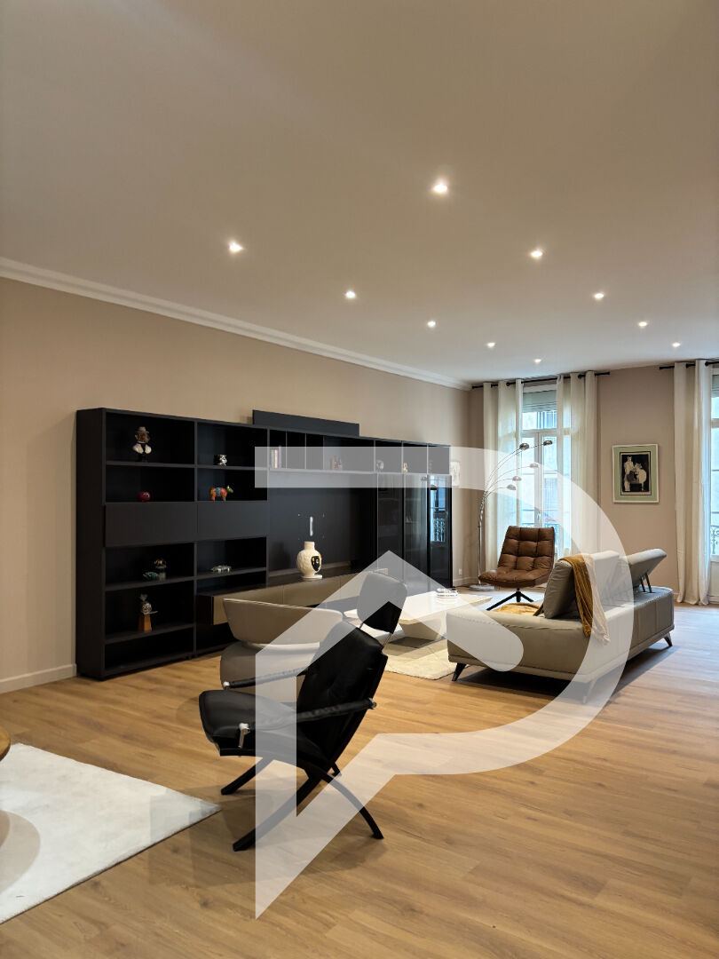 T4 de très bon standing 158 m2 coeur de ville