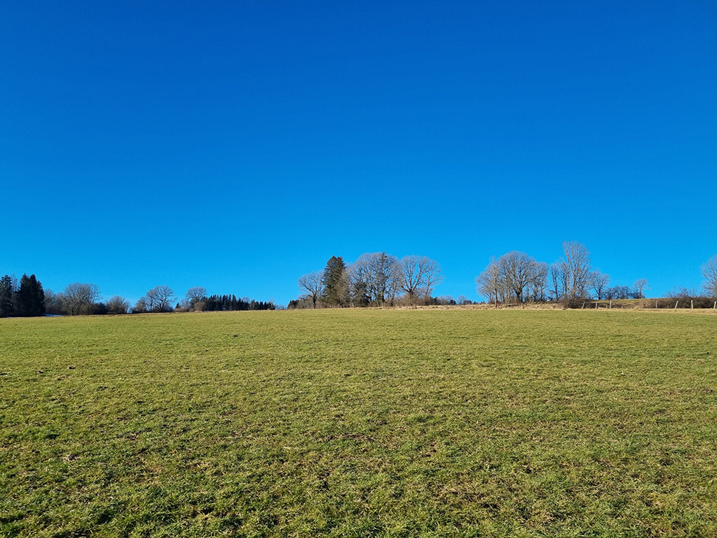 Terrain constructible viabilisé de 617m2 à La Longeville