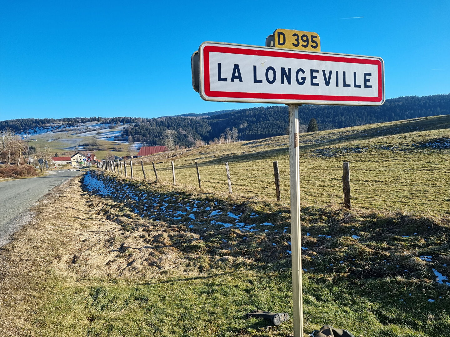 Photo Terrain constructible viabilisé de 617m2 à La Longeville image 4/4