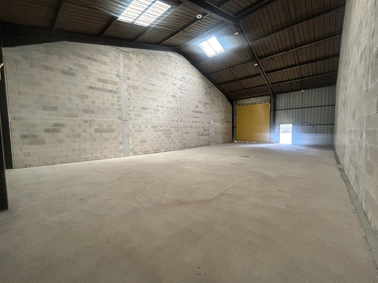 Photo LOCAL A LOUER, 200 M² MALPAS image 1/3