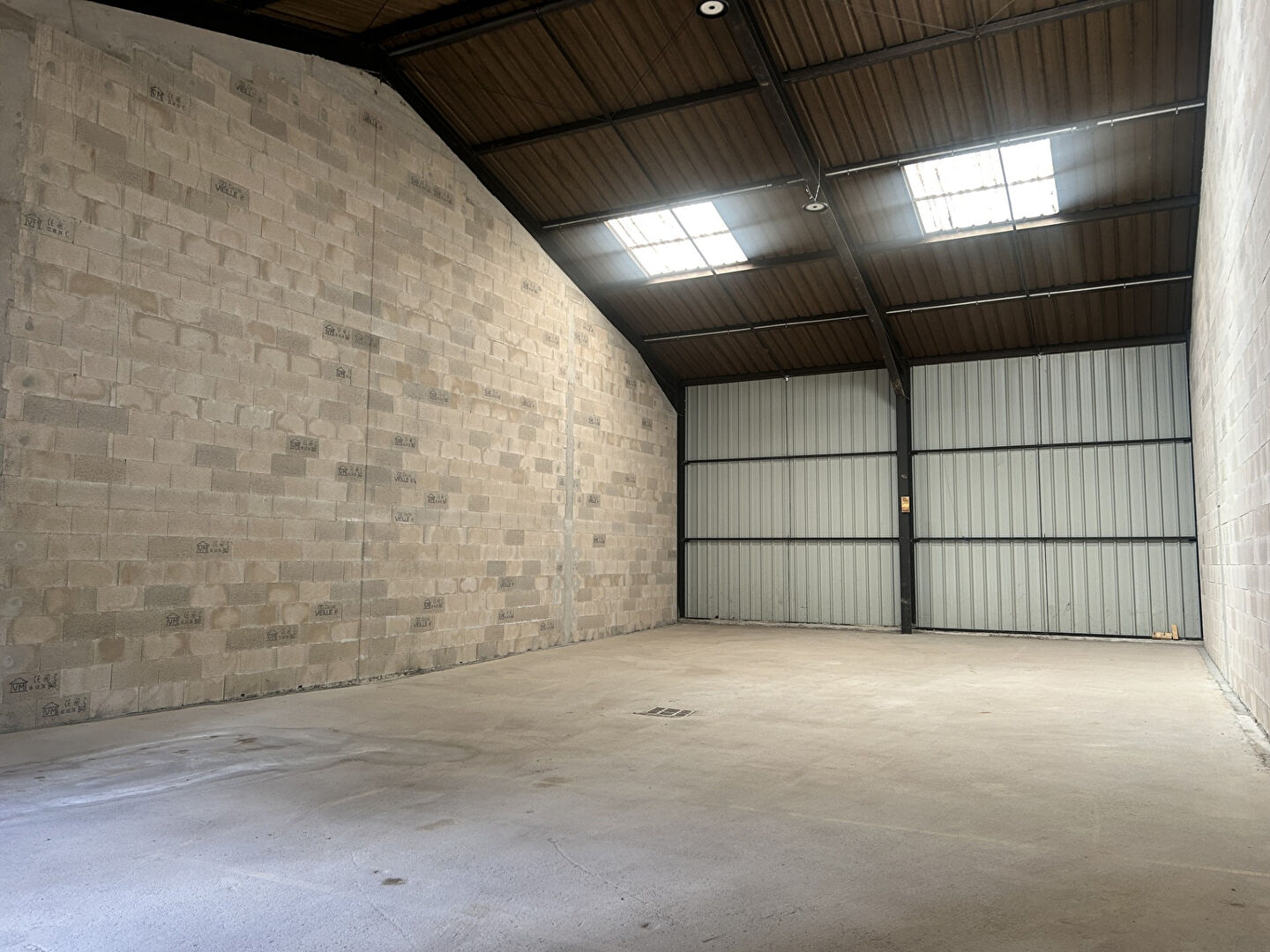 Photo LOCAL A LOUER, 200 M² MALPAS image 2/3