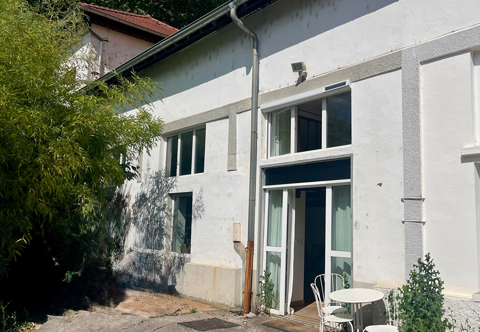 Local Besancon 156.8 m2
