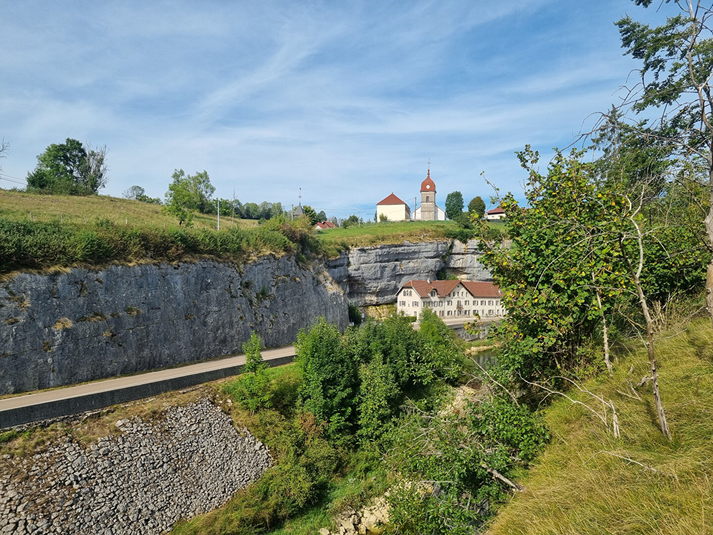 Photo Bâtisse authentique avec vue d'exception ? Grotte de Remonot  / LES COMBES 8 pièce(s) 135 m2 image 3/6