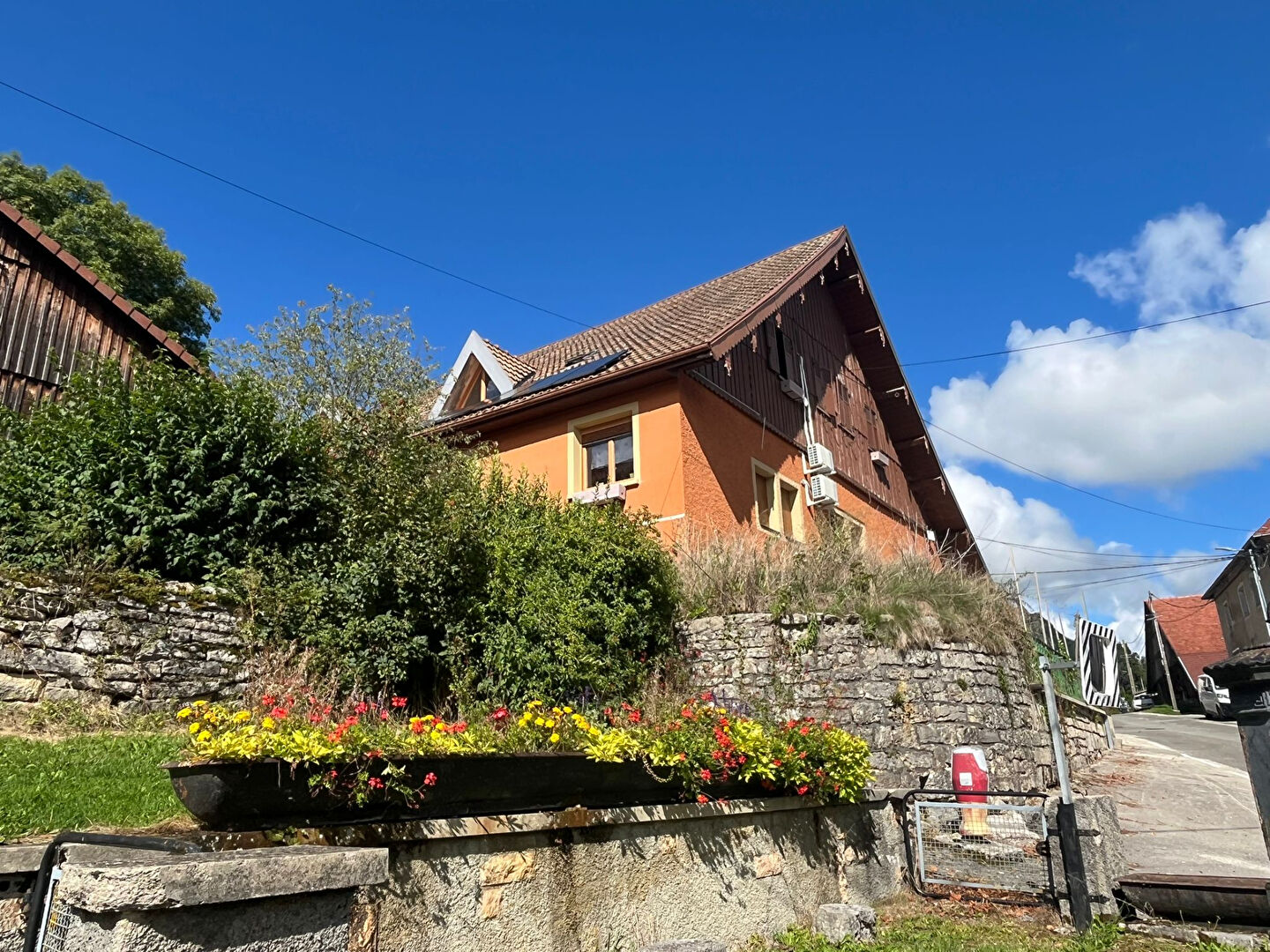 Photo Maison Fournets-luisans 10 pièce(s) 950 m2 image 2/6