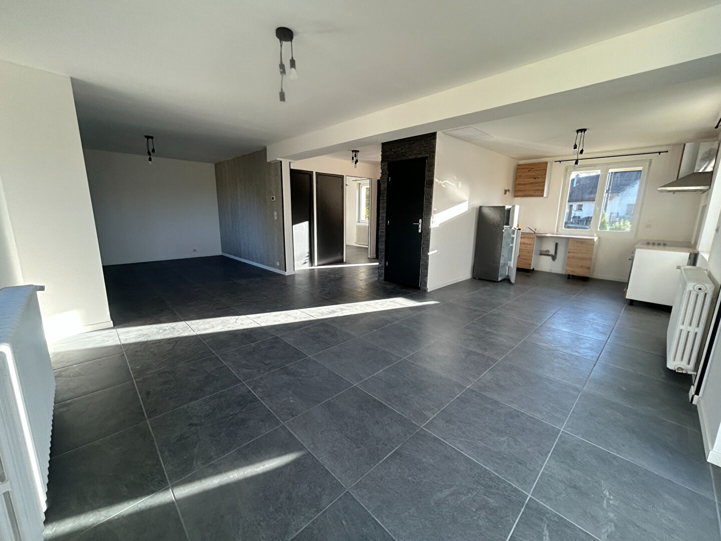 Photo Maison à louer 135 m² - MIGNOVILLARD image 2/6