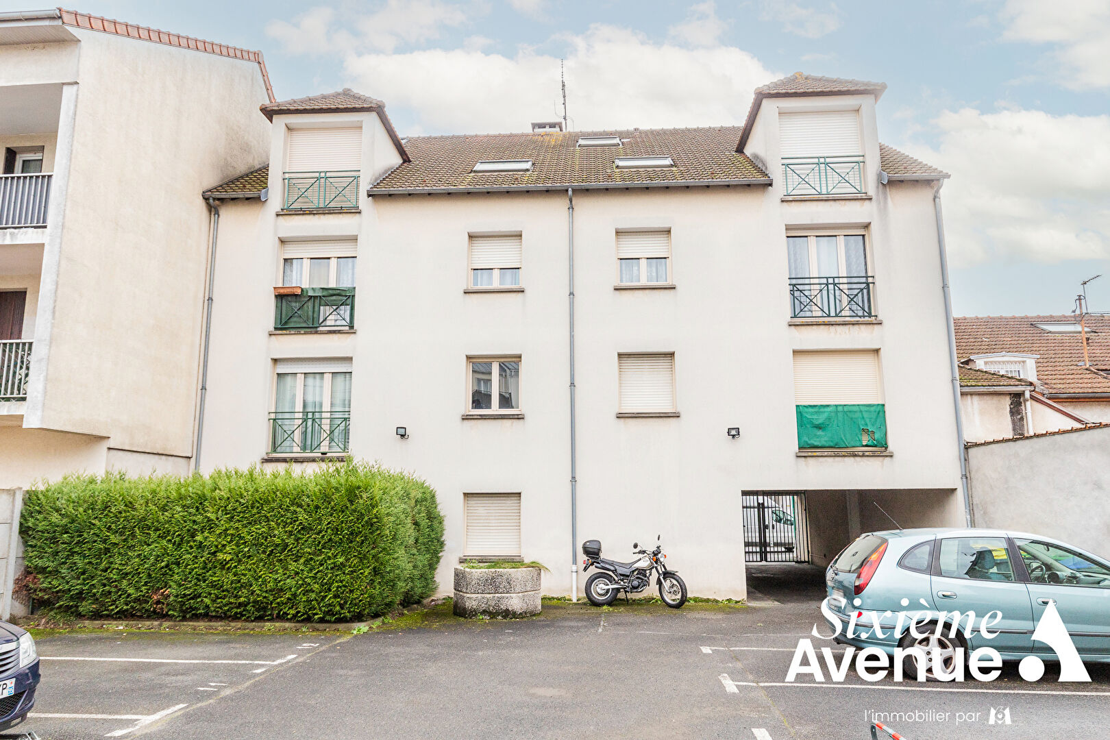 Appartement deux pièces VENDU LOUÉ disposant d'un stationnement sécurisé.