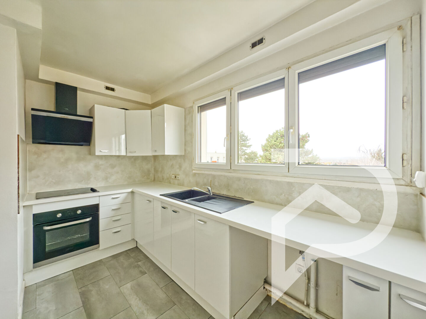 Photo Appartement Beaumont-sur-oise 3 pièce(s) 72.83 m2 image 2/6