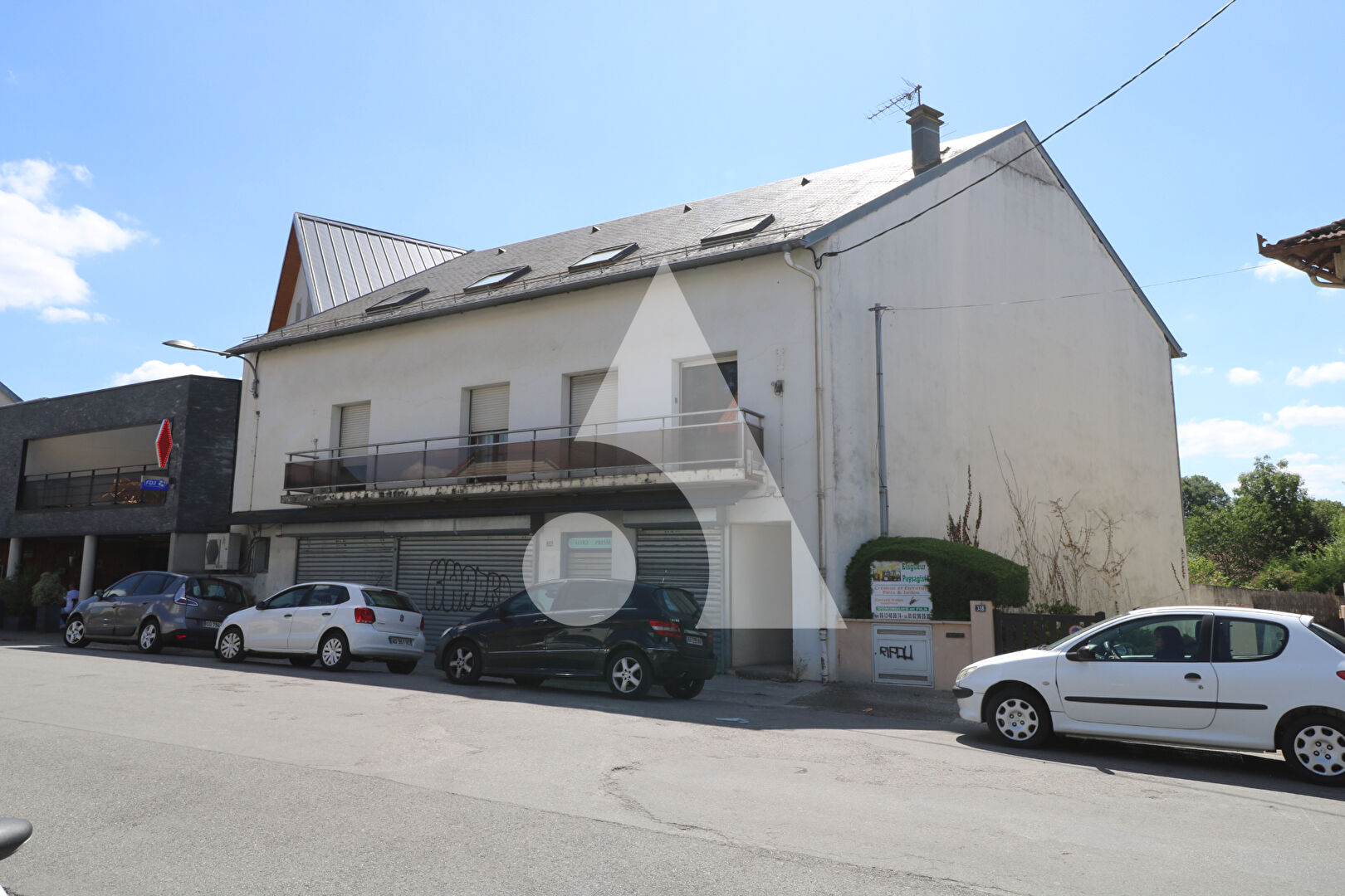 Immeuble Lannemezan 228 m² habitables et 170m² commerciaux