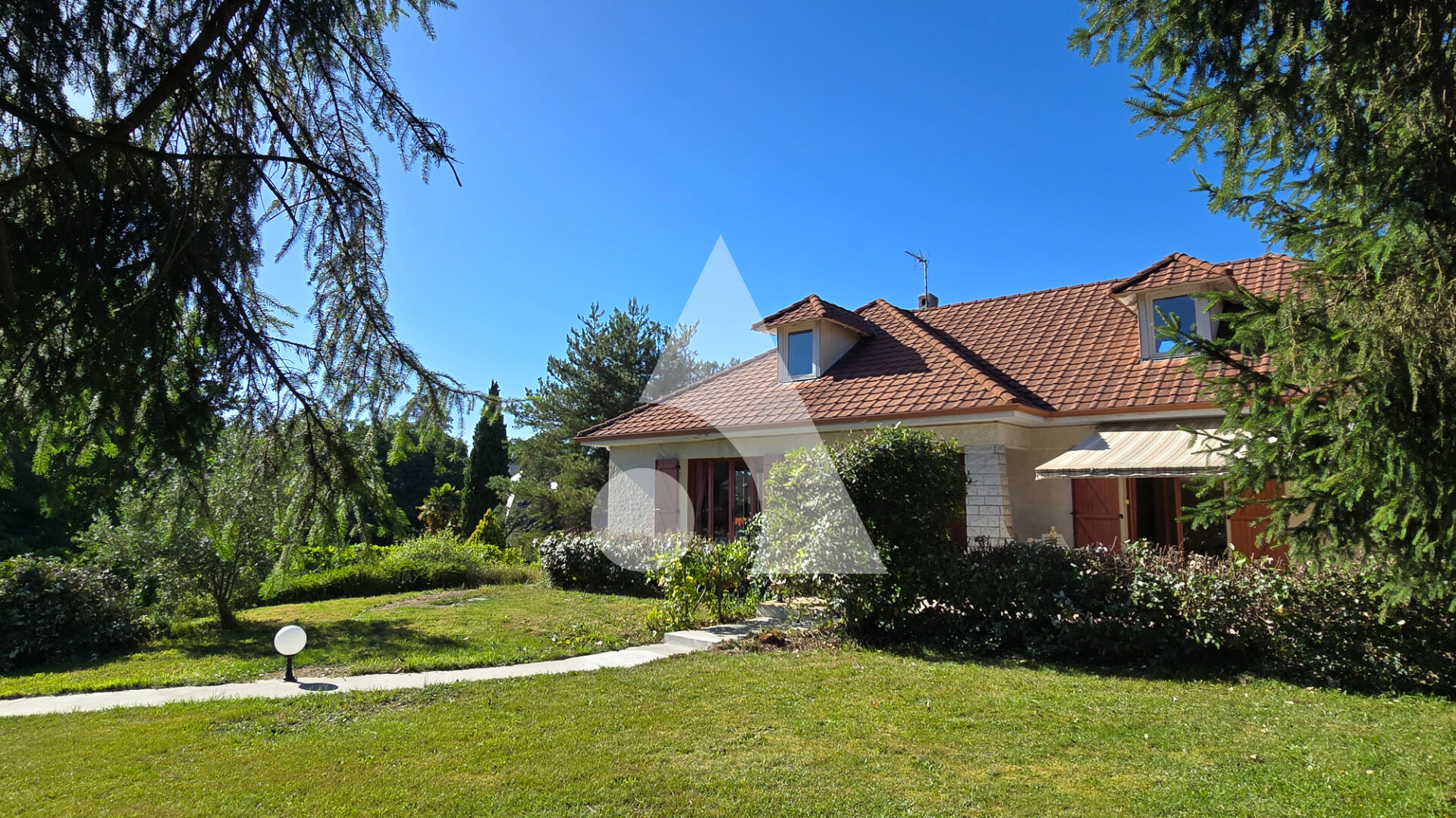 Robuste maison de 7 pièces et 215 m²