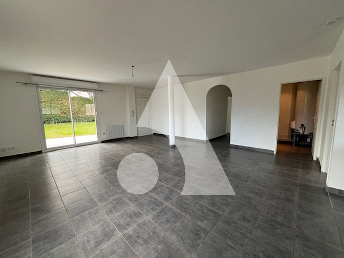 Photo Appartement Neyron 5 pièce(s) 125.50 m2 avec jardin image 1/6