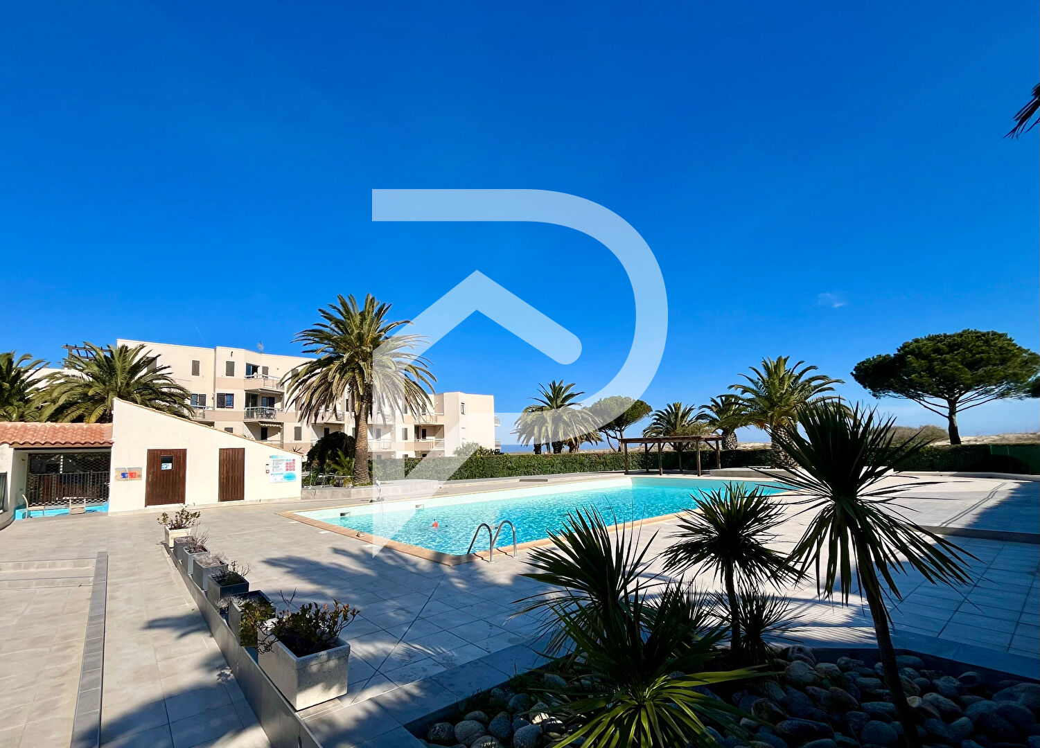 Saint-Cyprien - 50m de la plage : pied-à-terre avec piscine et terrasse plein sud !