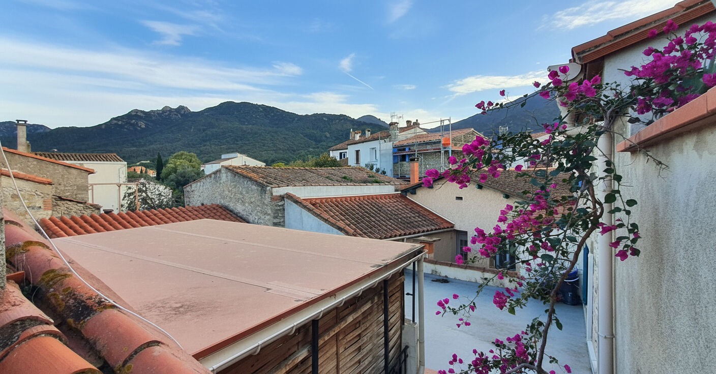 Photo SOREDE - Maison de Village en 3 faces avec balcon vue sur les Albères image 4/6