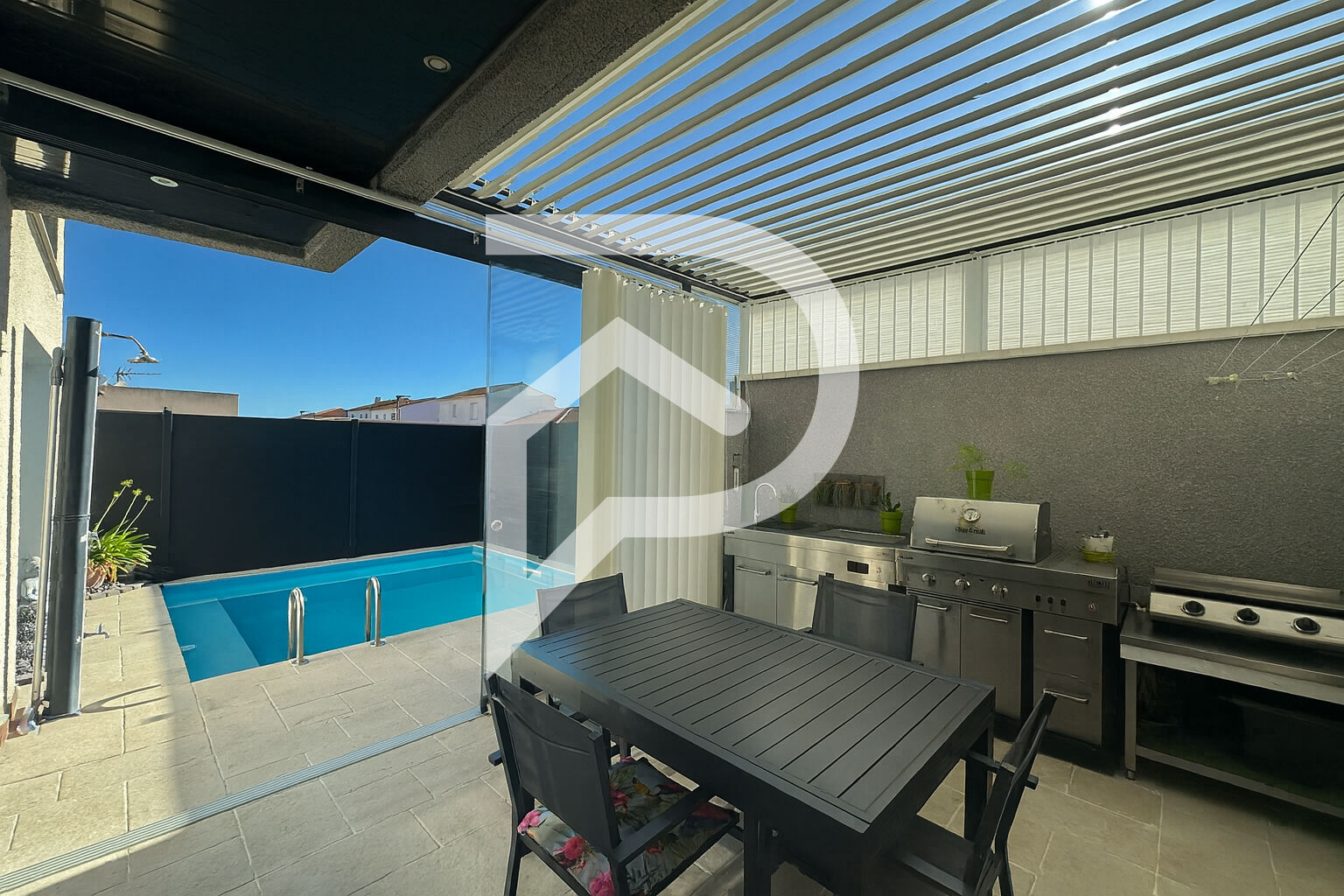 Elne ? Maison de 126 m² avec piscine et charme contemporain