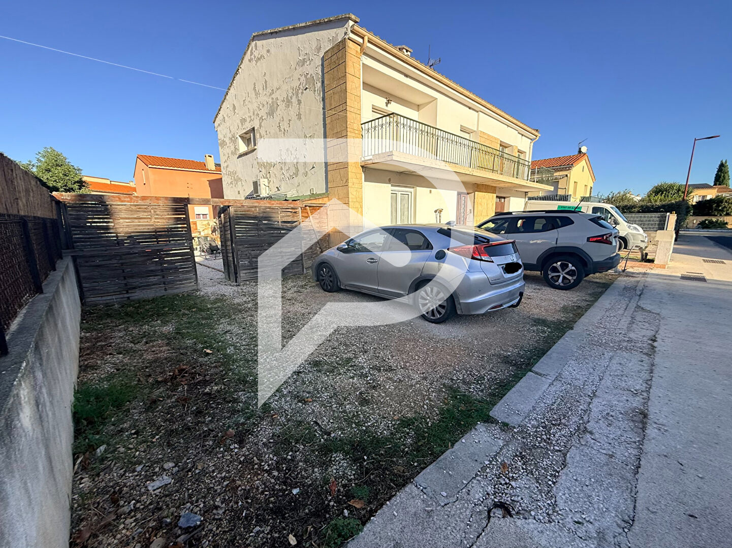 Immeuble Saint Genis Des Fontaines 215 m²