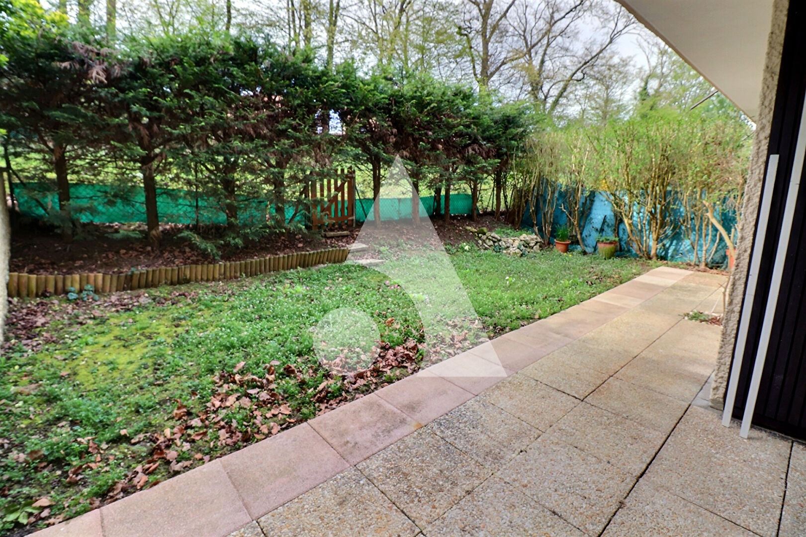 F2 avec jardin privatif et vue forêt - Résidence recherchée Les Toits