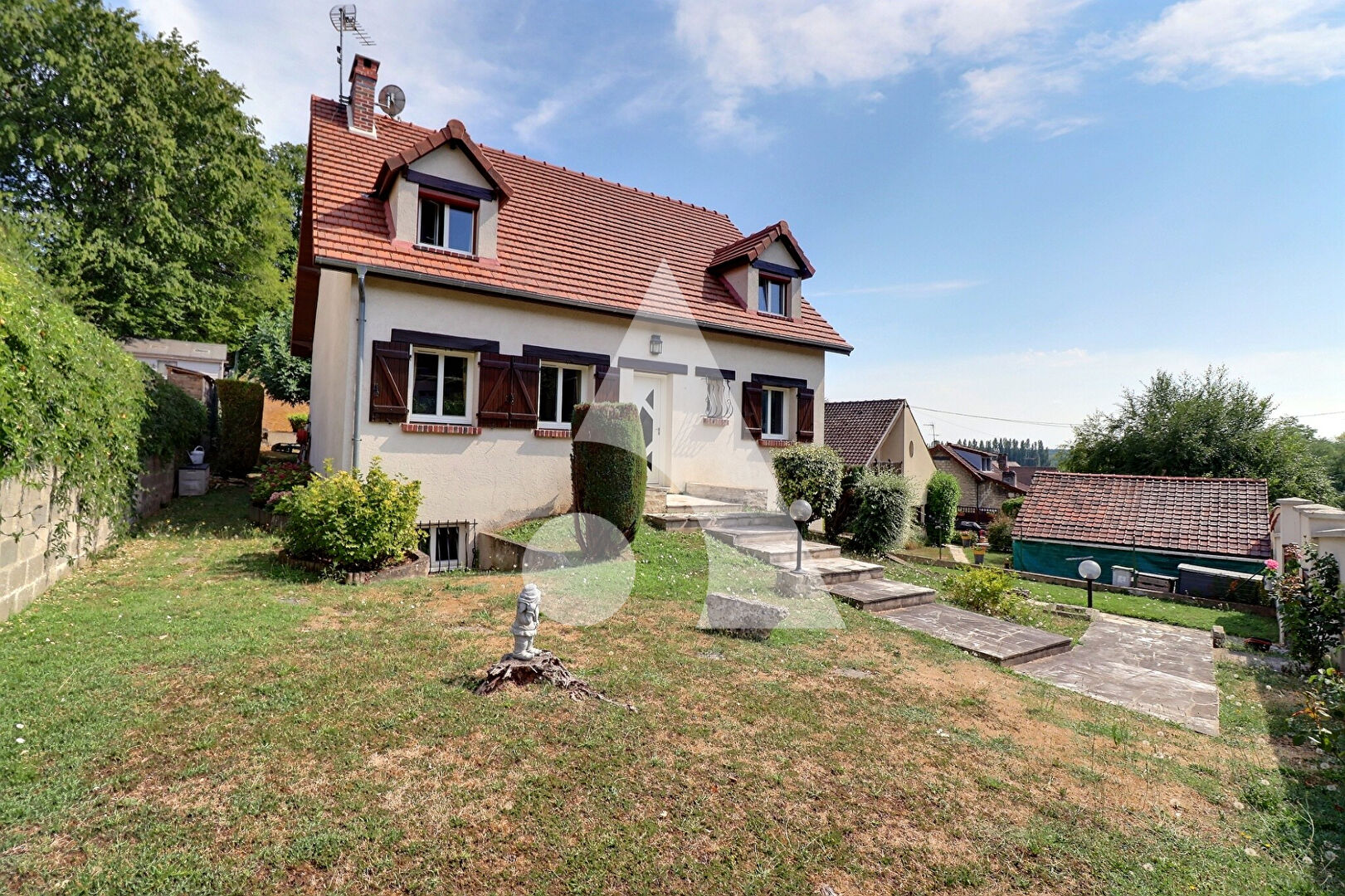 Maison familiale de 140 m² avec sous-sol total-Environnement calme et privilégié