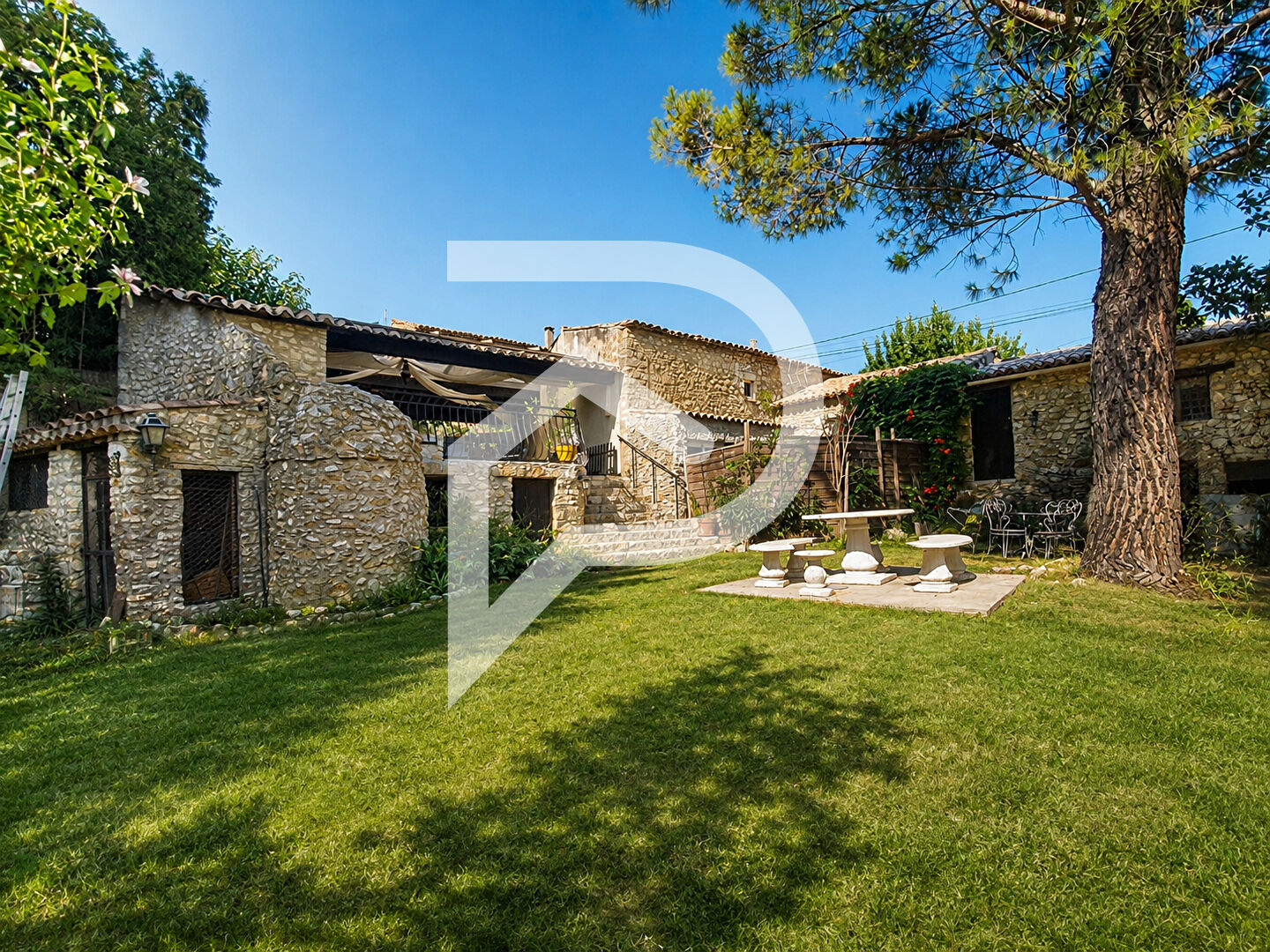Maison à vendre Saint Montan 13 pièce(s) 296 m2