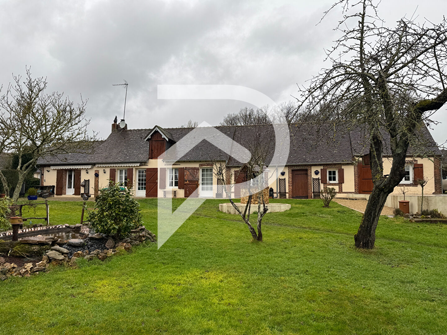 LONGERE 4 pièce(s) 101 m2