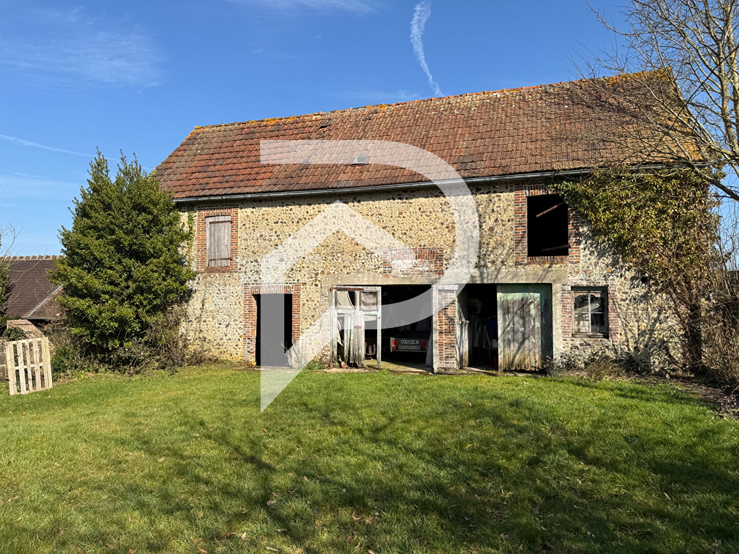 MAISON DE BOURG + DEPENDANCES