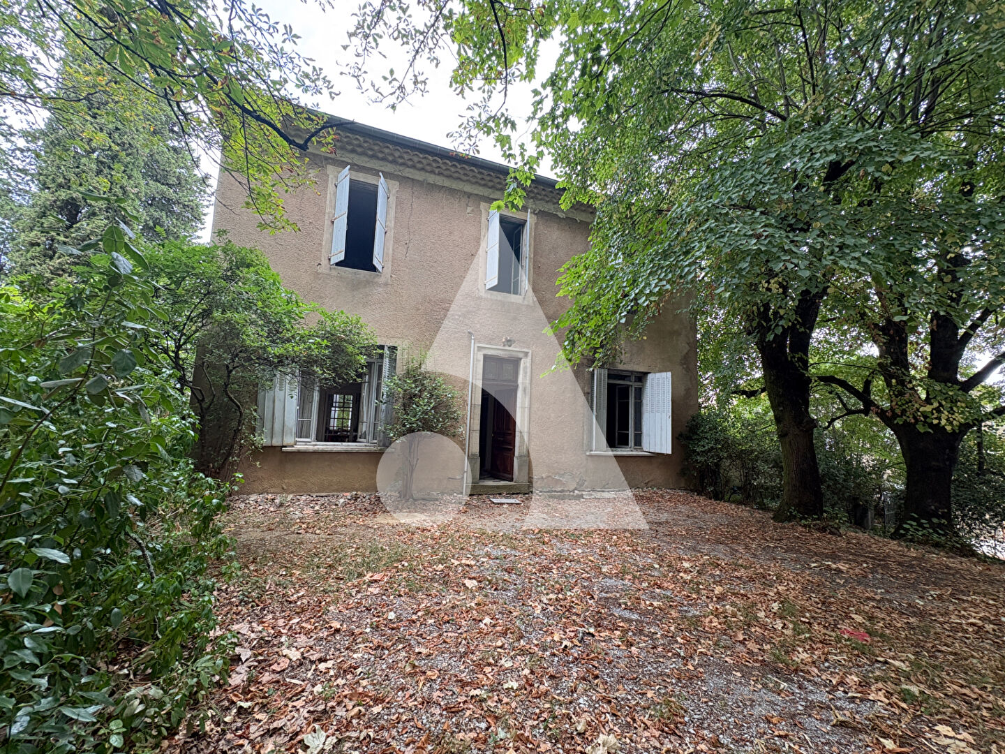 Maison de caractère à Saint-Sernin : 215 m² et un potentiel exceptionnel à deux pas de la Voie Verte