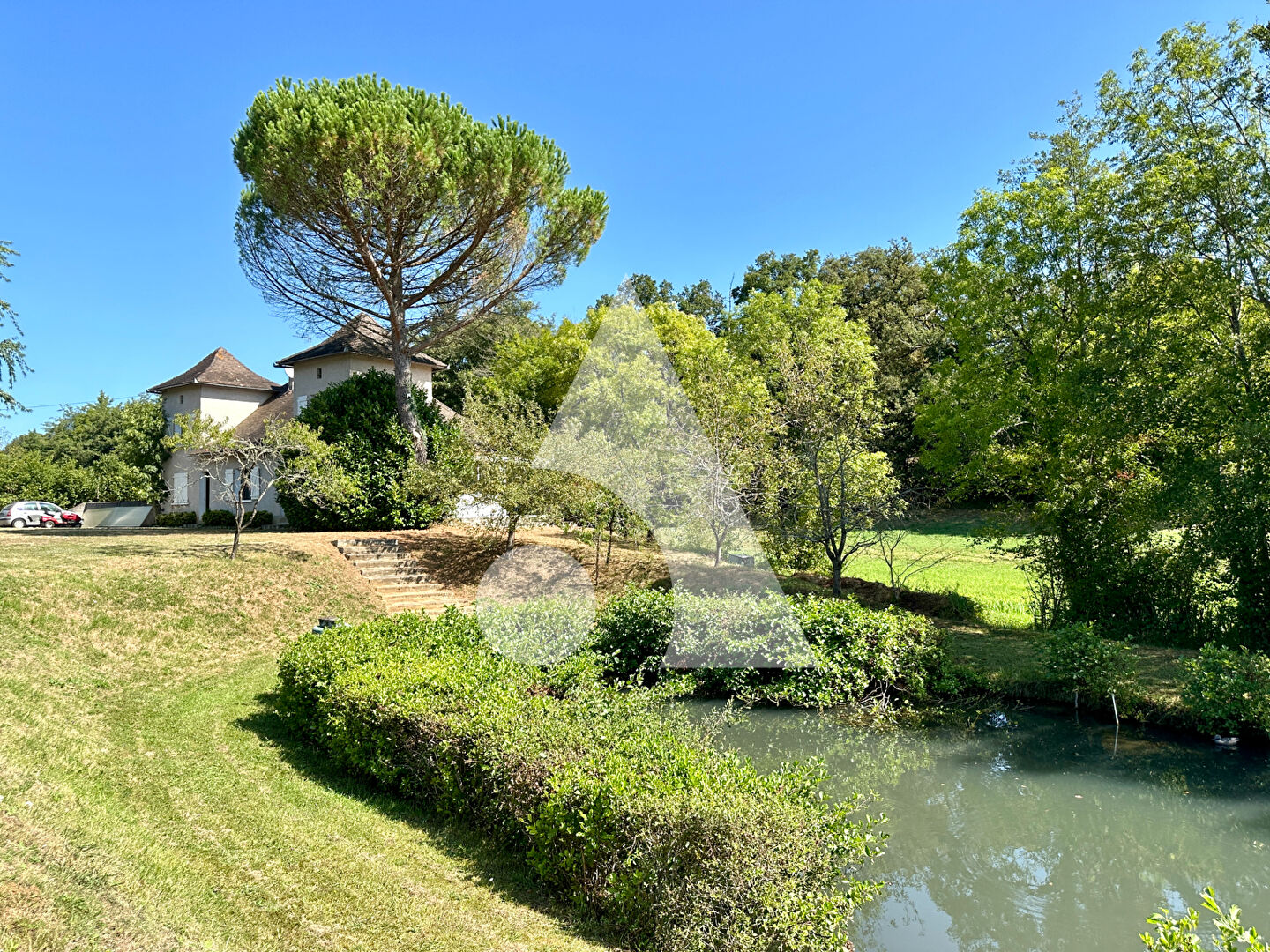 Maison Aynac 149m², 8 pièces, 6 chambres.