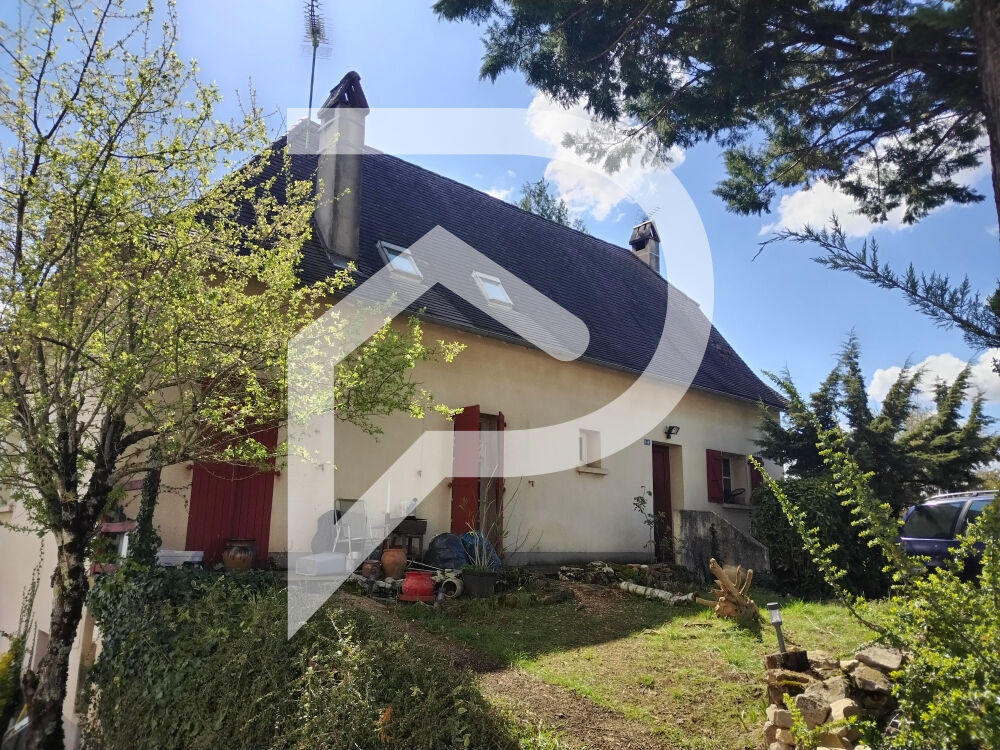 Maison CAPDENAC 180m², 7 pièces, 5 chambres.