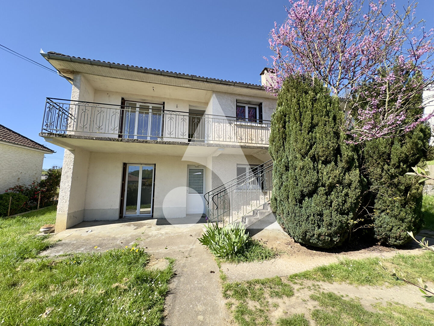 Maison Bagnac-sur-Célé 143 m2, 7 pièces, 5 chambres.