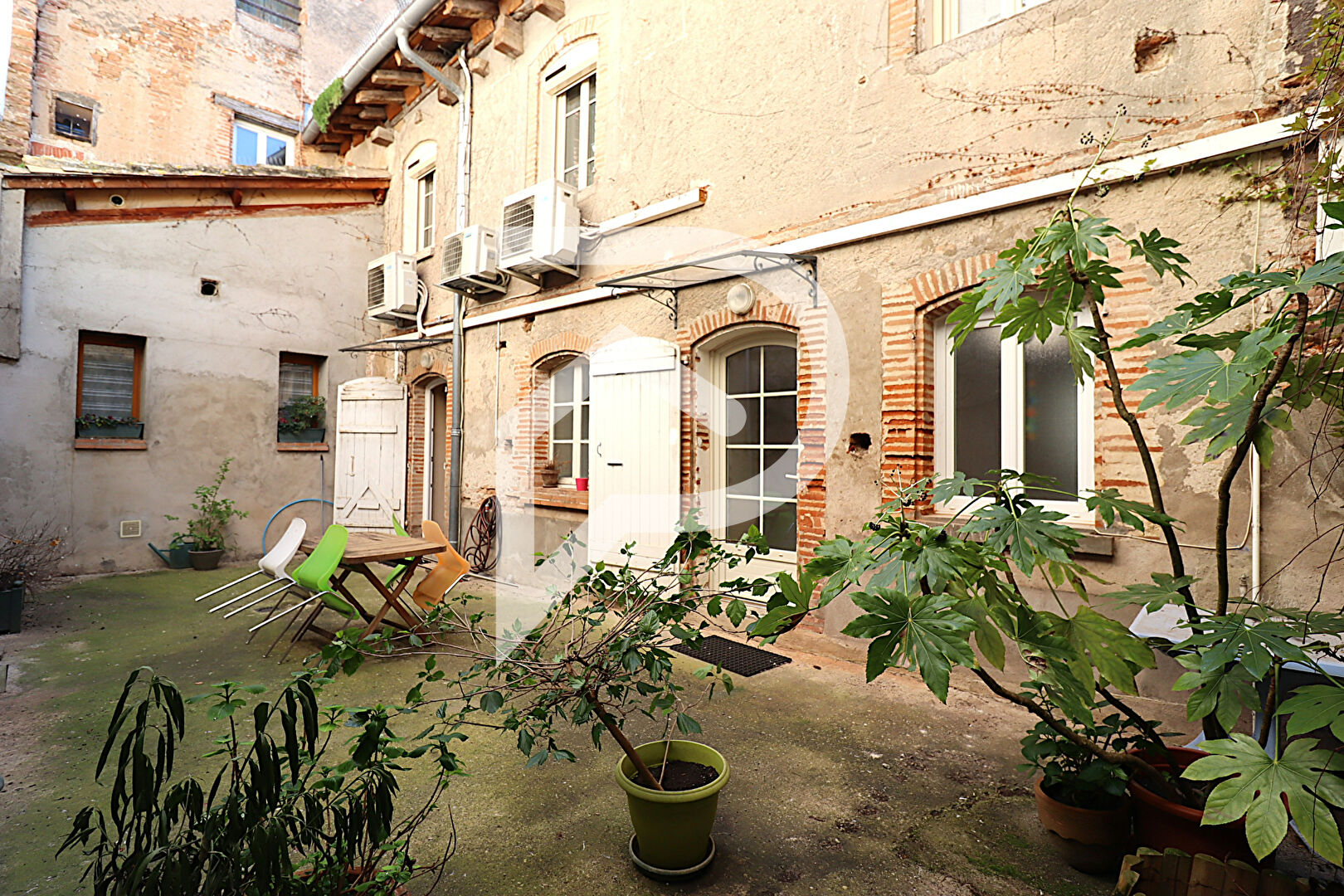 Immeuble Lisle Sur Tarn 210 m2 avec terrasse de 100m²