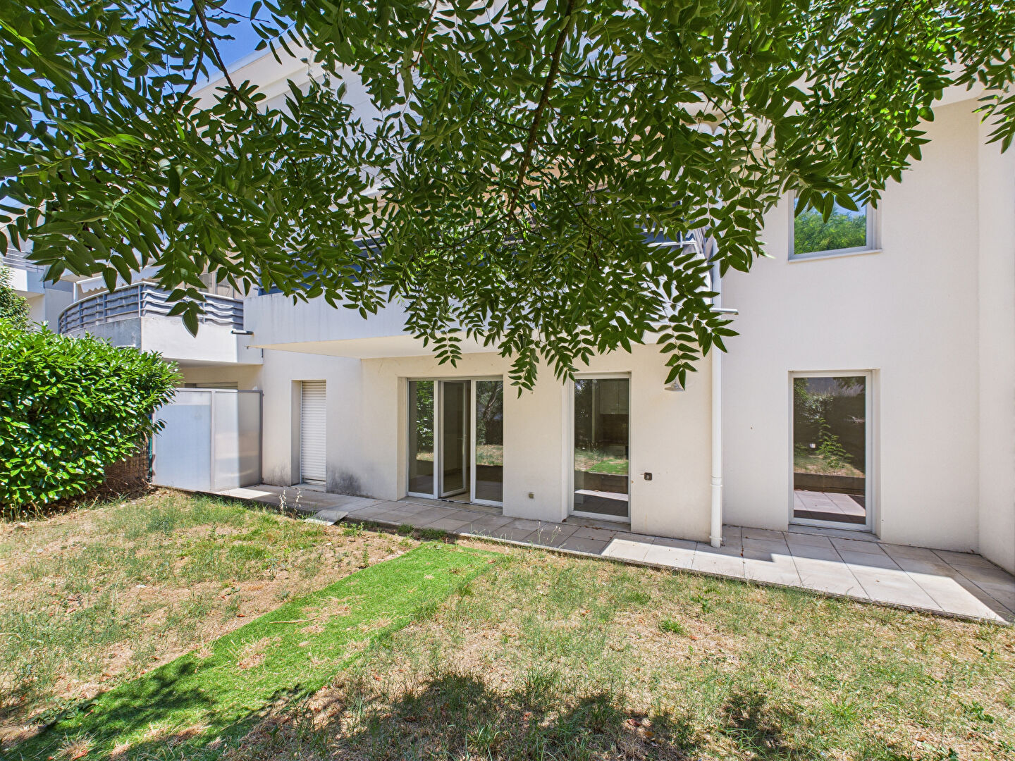 Photo APPARTEMENT T3 EN REZ DE JARDIN AVEC CAVE ET GARAGE DANS RESIDENCE PRISEE AVEC PISCINE SITUE A BOURG LES VALENCE 26500 image 1/6