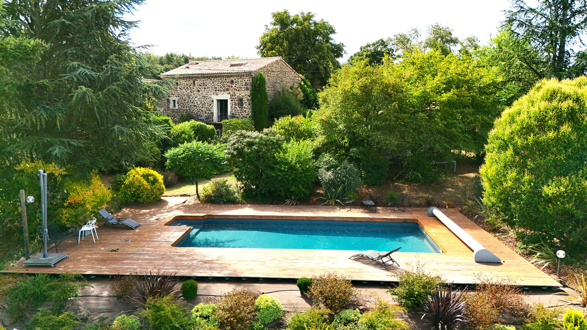 Photo Corps de ferme rénové avec gîte indépendant, piscine et plus d'un hectare de terrain à PLATS image 3/6