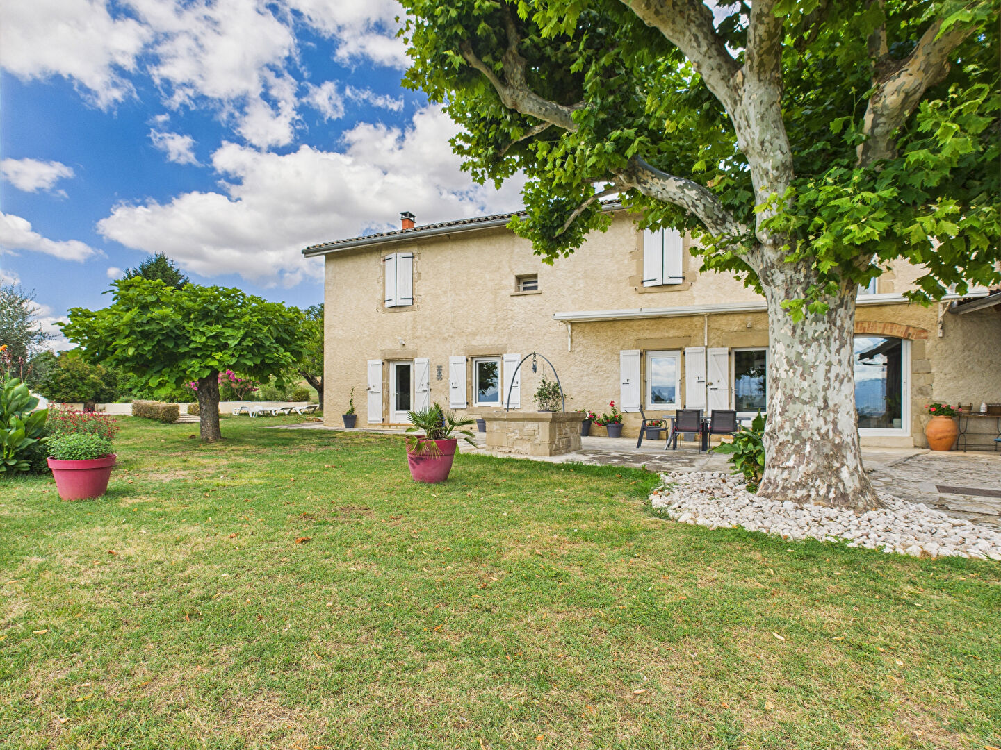 PROCHE GARE TGV ! MAISON STYLE  PROVENCALE 167M² +  2 STUDIOS  SUR  12700 M² ST MARCEL LES VALENCE  26320