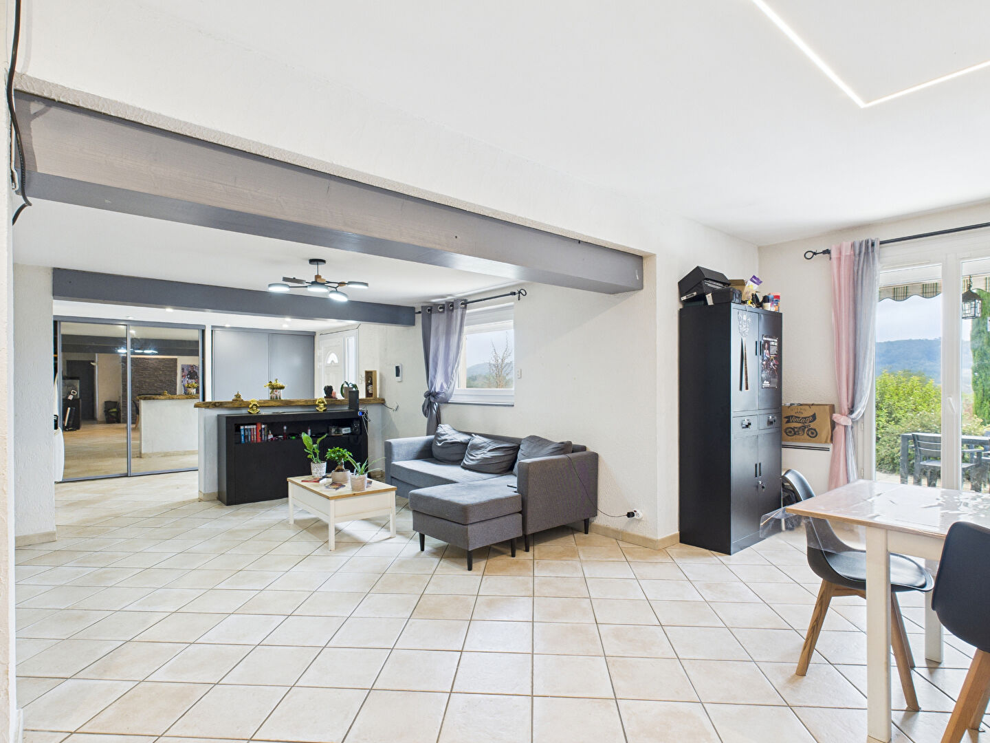 Photo Grande maison familiale avec piscine et 6 chambres, à 20 mn de Bourgoin image 4/6