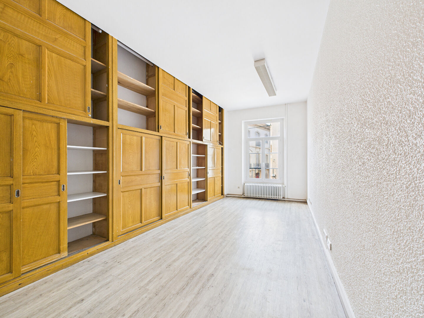 Photo Local commercial Tournon sur Rhône 700m² image 2/6